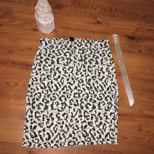 ⚫️⚪️ Daniel Rainn Stretch Pencil Skirt with Zipper